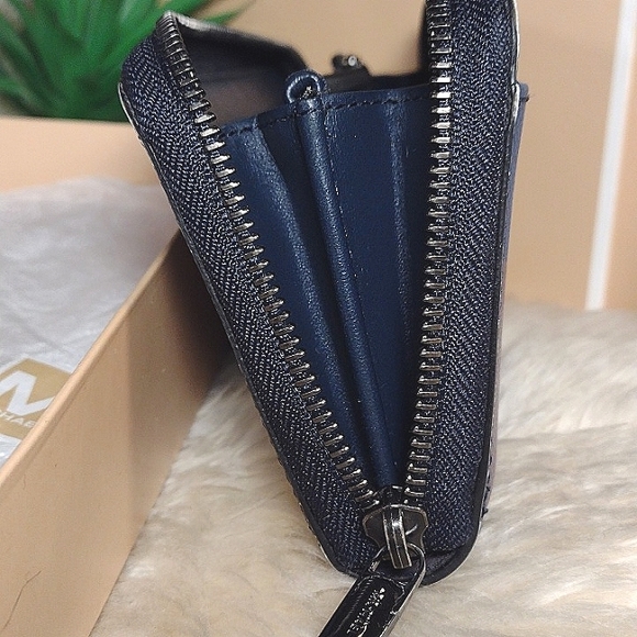 Michael Kors Camo Continental Wallet - Picture 8 of 14